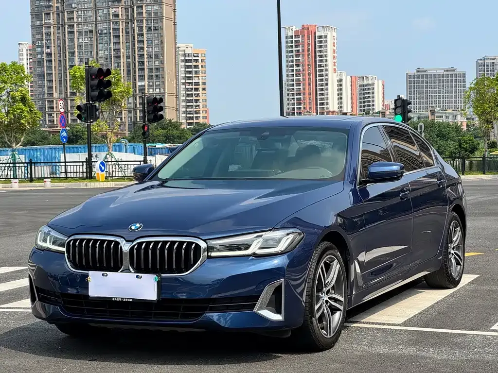 BMW 5 Series — фото 1