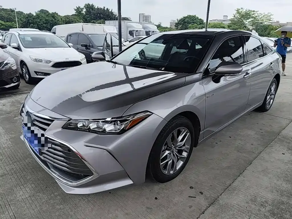 Toyota Avalon — фото 1