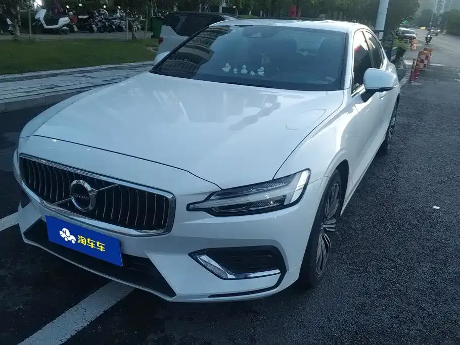Volvo S60 — фото 1