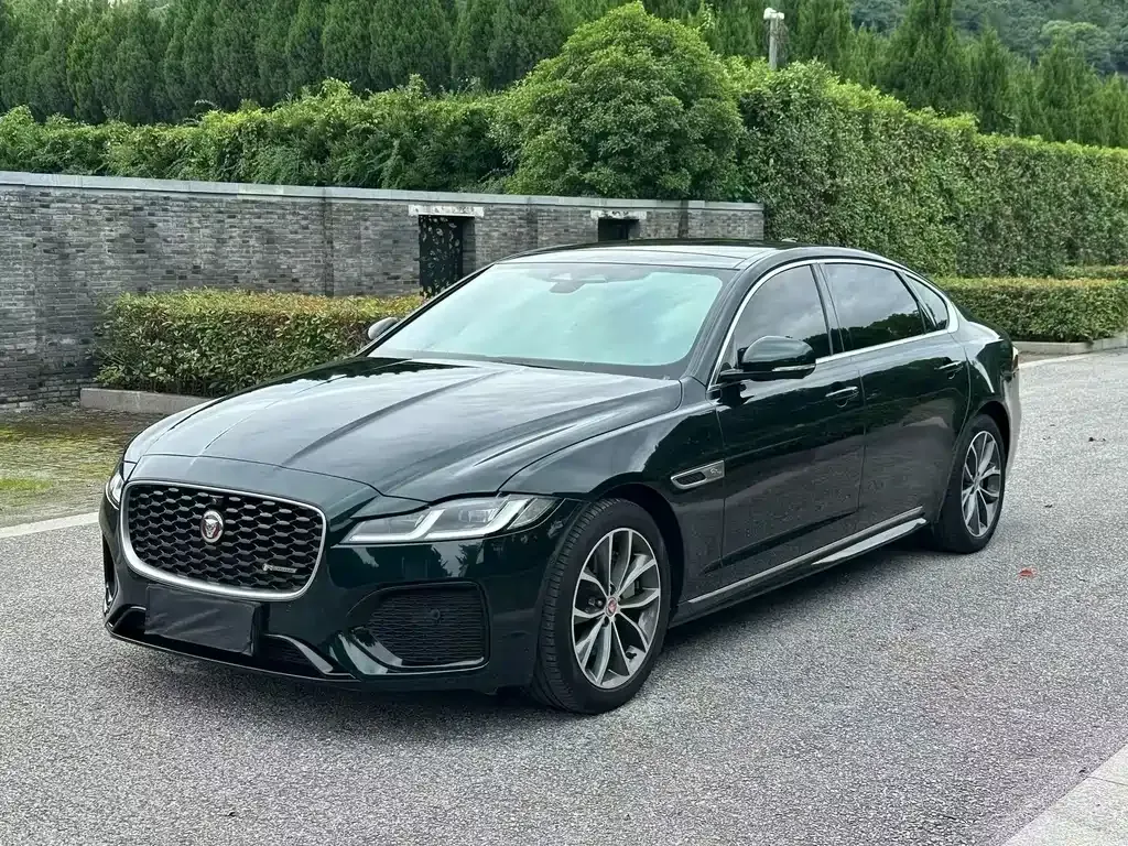 Jaguar XFL — фото 1