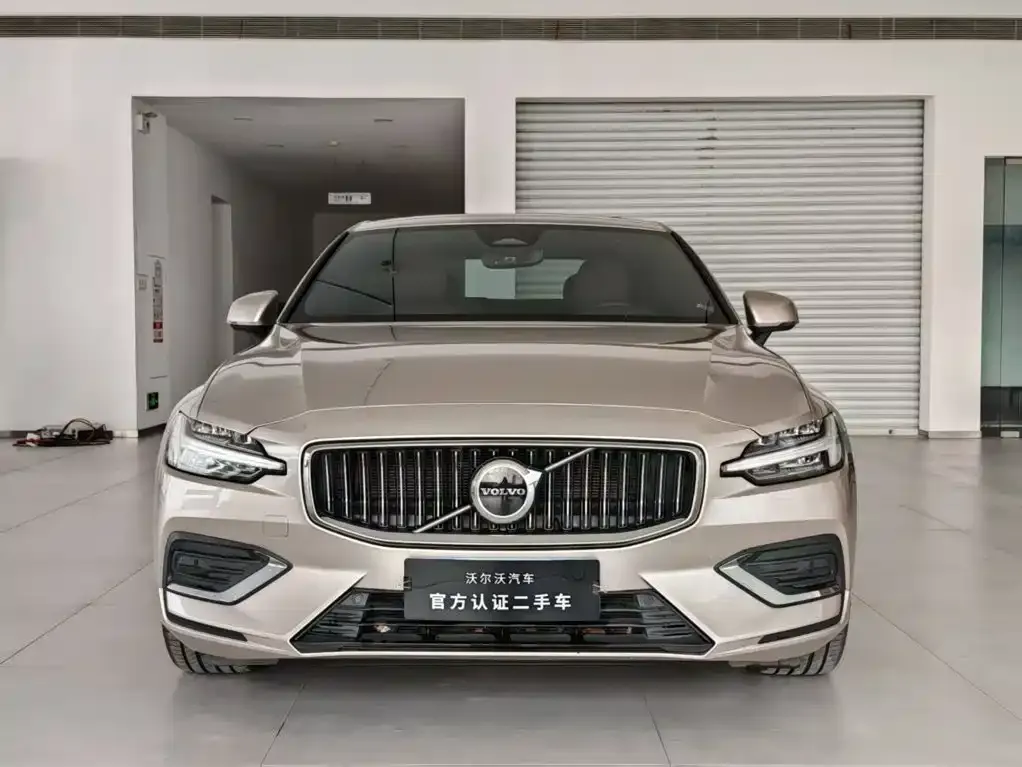 Volvo S60 — фото 10