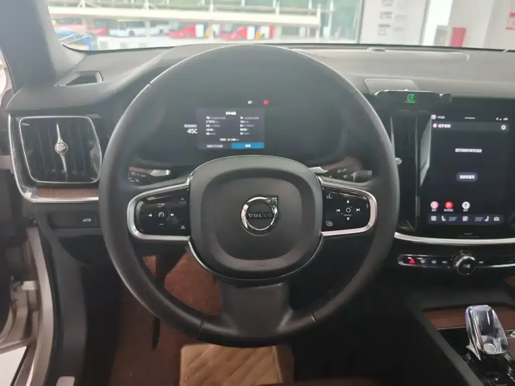 Volvo S60 — фото 4