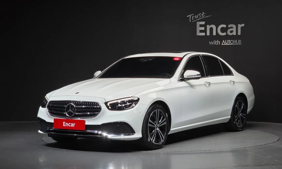 Mercedes-Benz E-Class — фото 1