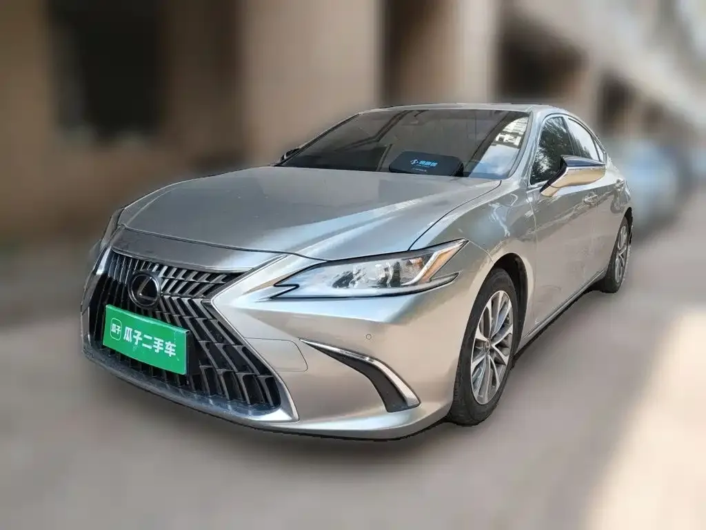 Lexus ES — фото 1
