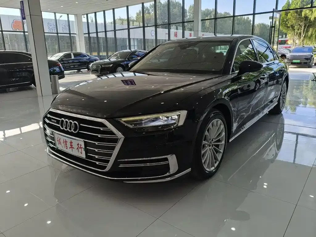 Audi A8 — фото 1