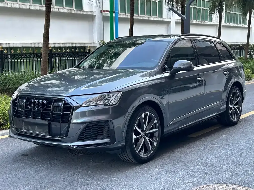 Audi Q7 — фото 1