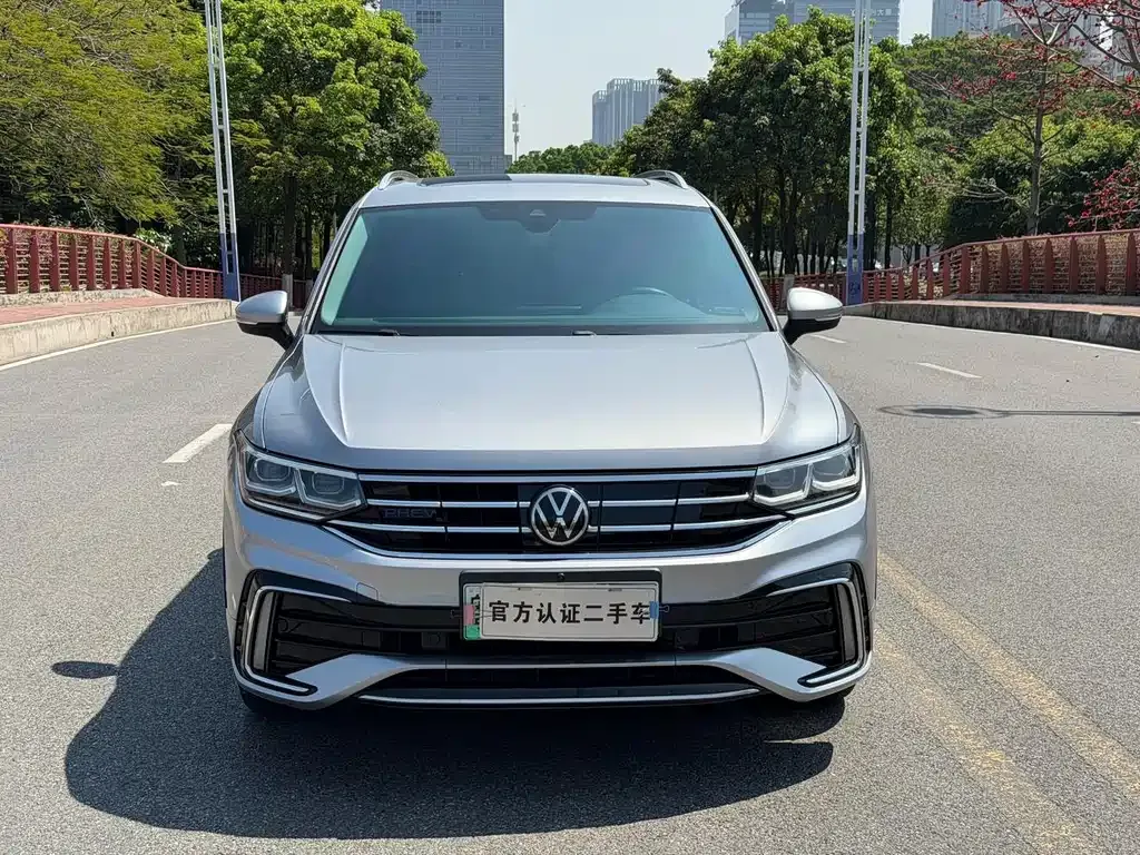 Volkswagen Tiguan L PHEV — фото 8