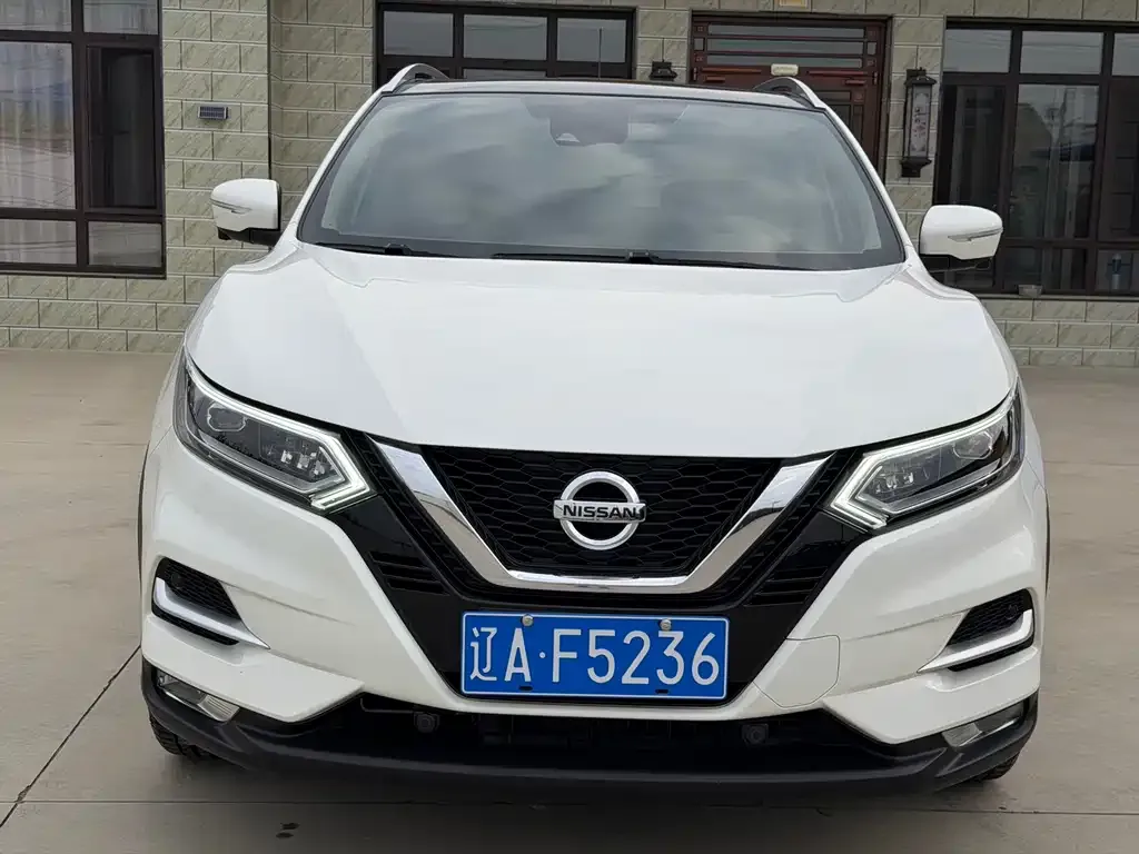 Nissan Qashqai — фото 1