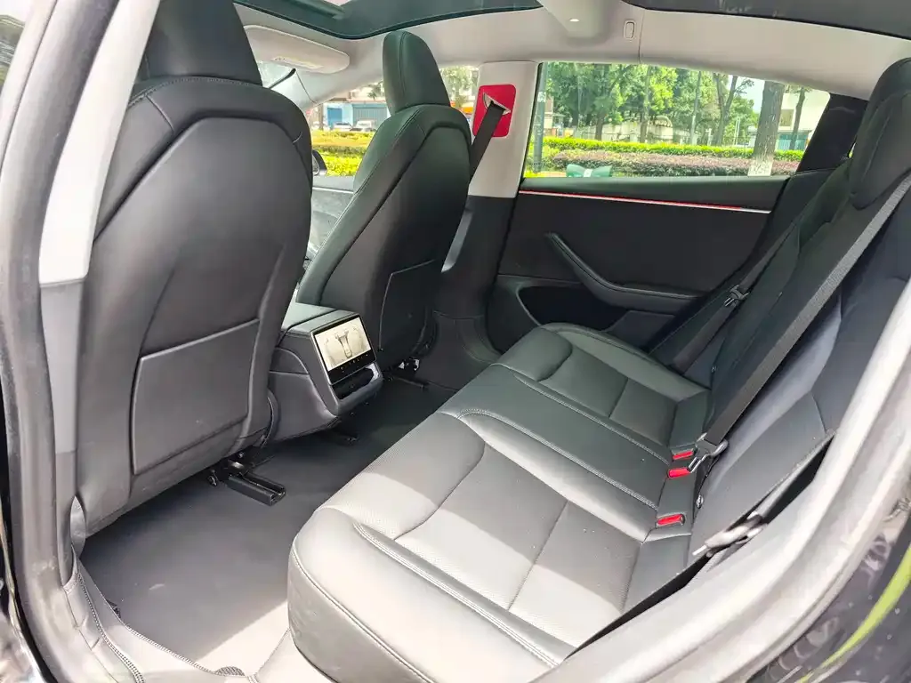 Tesla Model 3 — фото 10