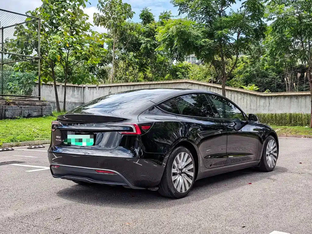 Tesla Model 3 — фото 9
