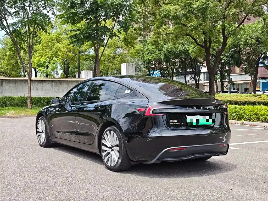 Tesla Model 3 — фото 7