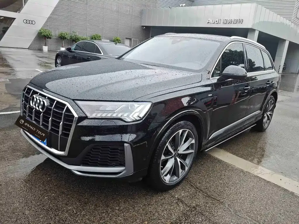 Audi Q7 — фото 1