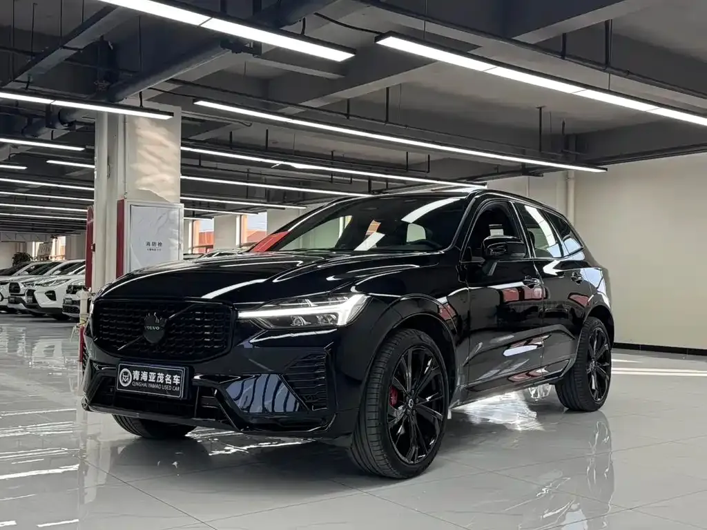 Volvo XC60 — фото 1