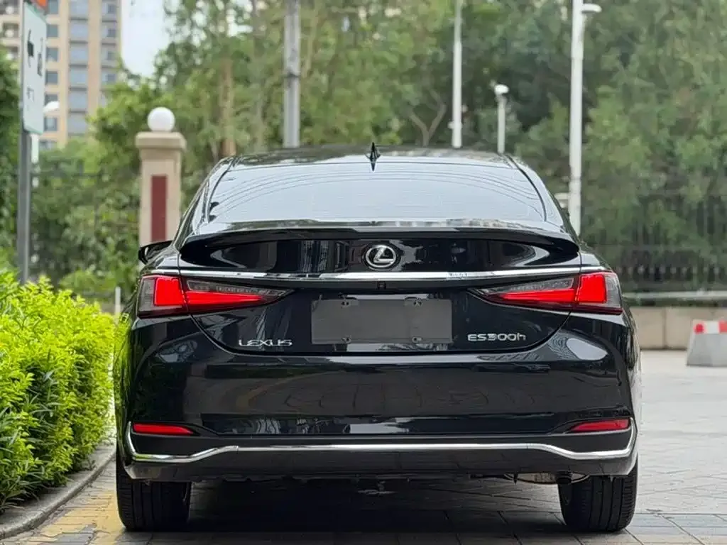 Lexus ES — фото 10