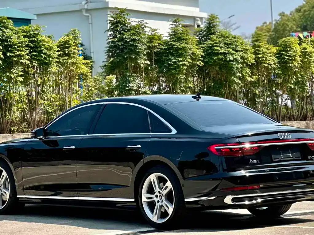Audi A8 — фото 6