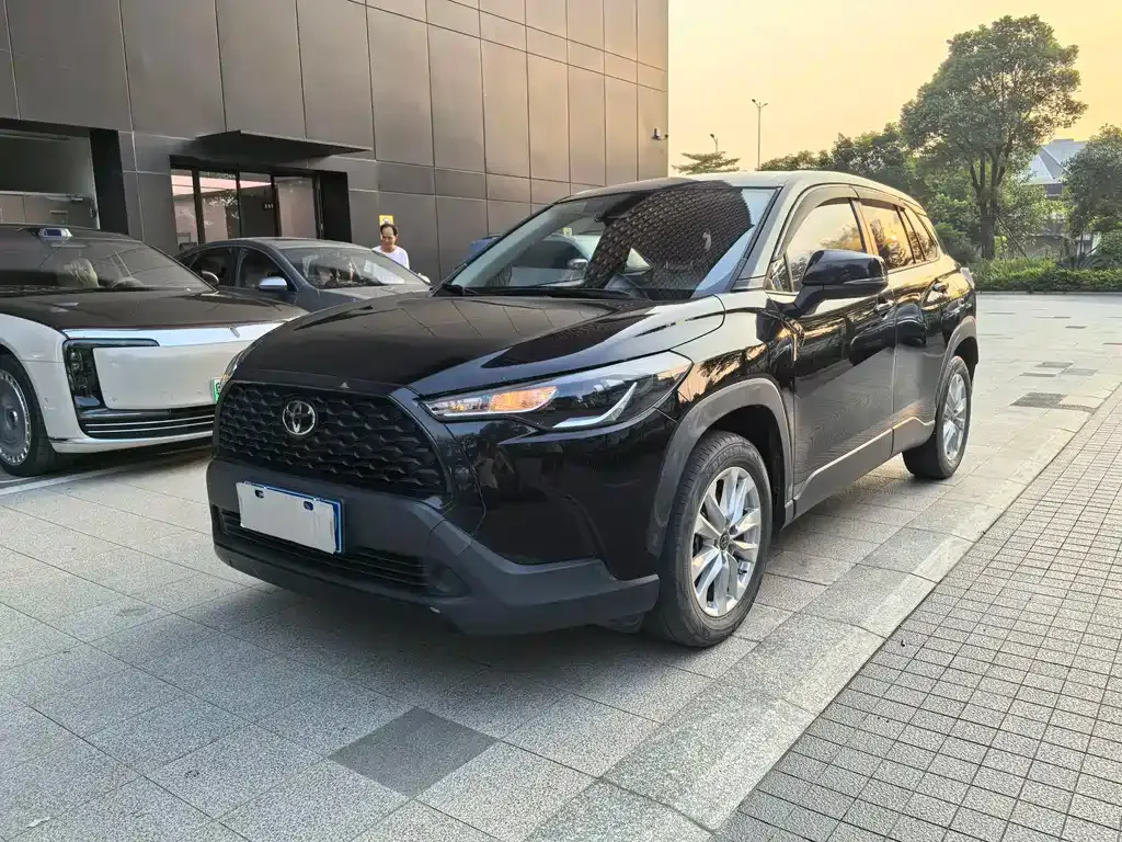 Toyota Corolla Cross — фото 1