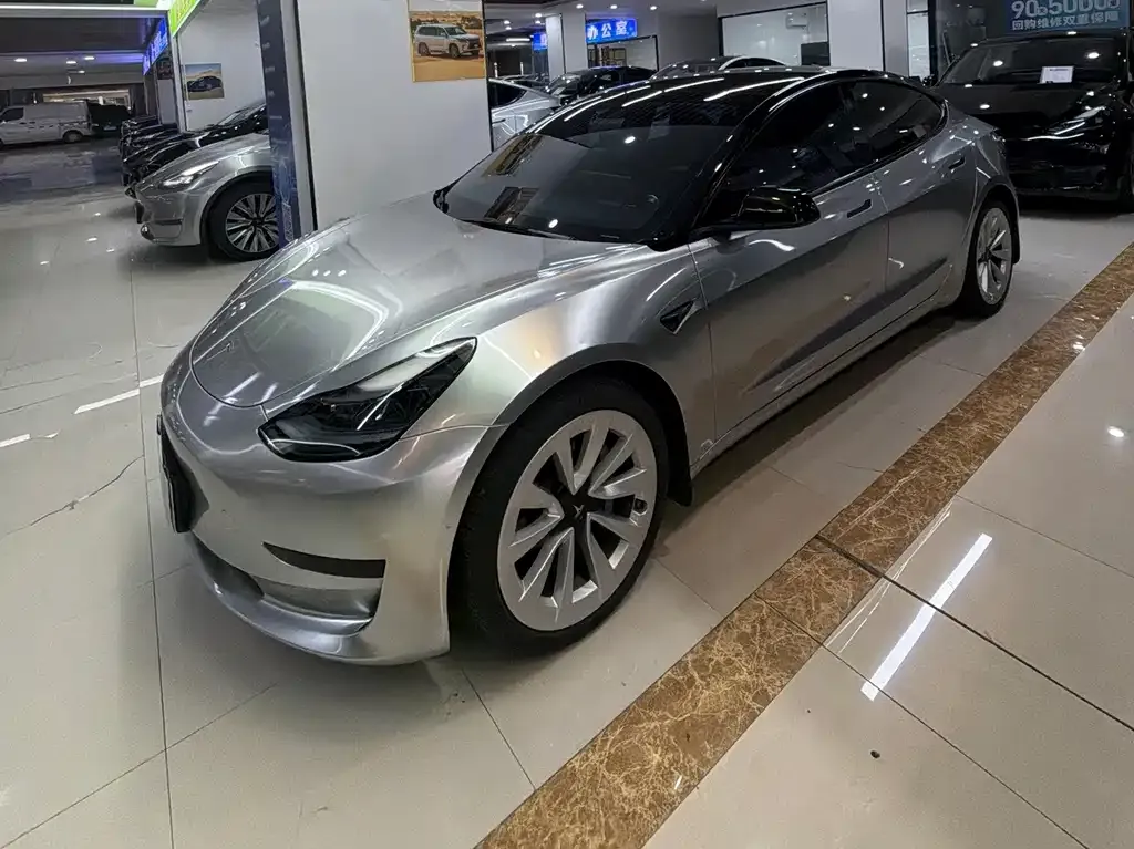 Tesla Model 3 — фото 1