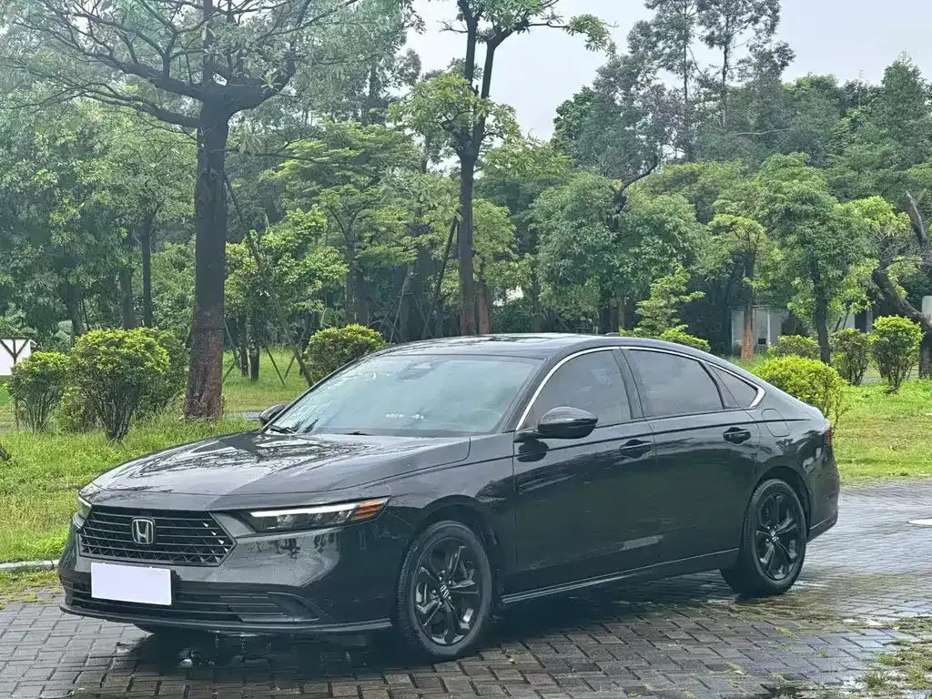 Honda Accord — фото 1