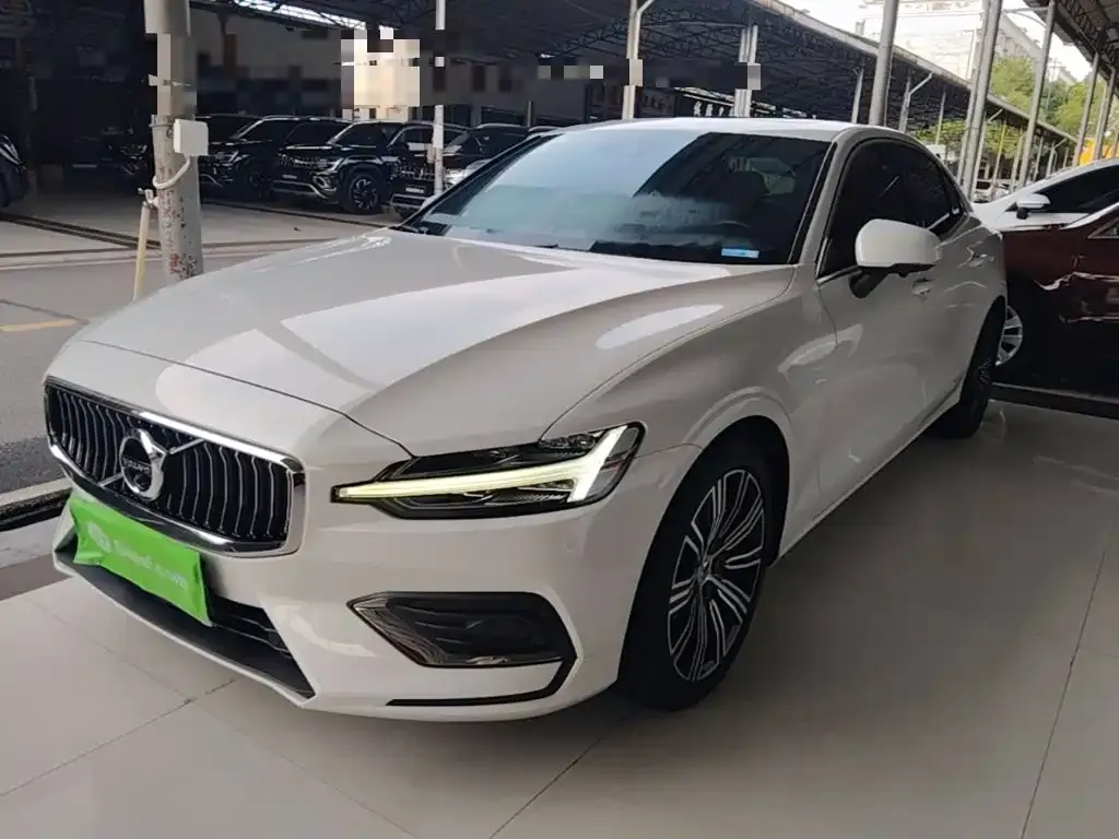 Volvo S60 — фото 1