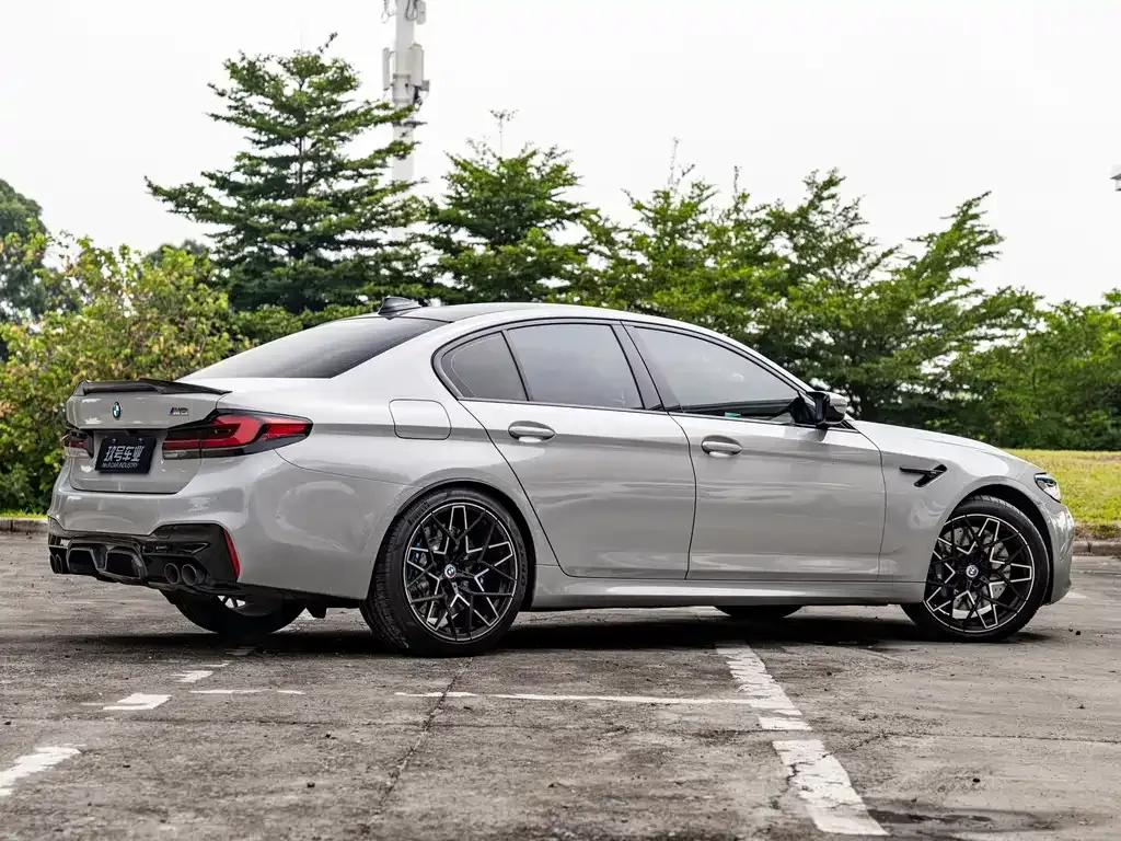 BMW M5 — фото 9