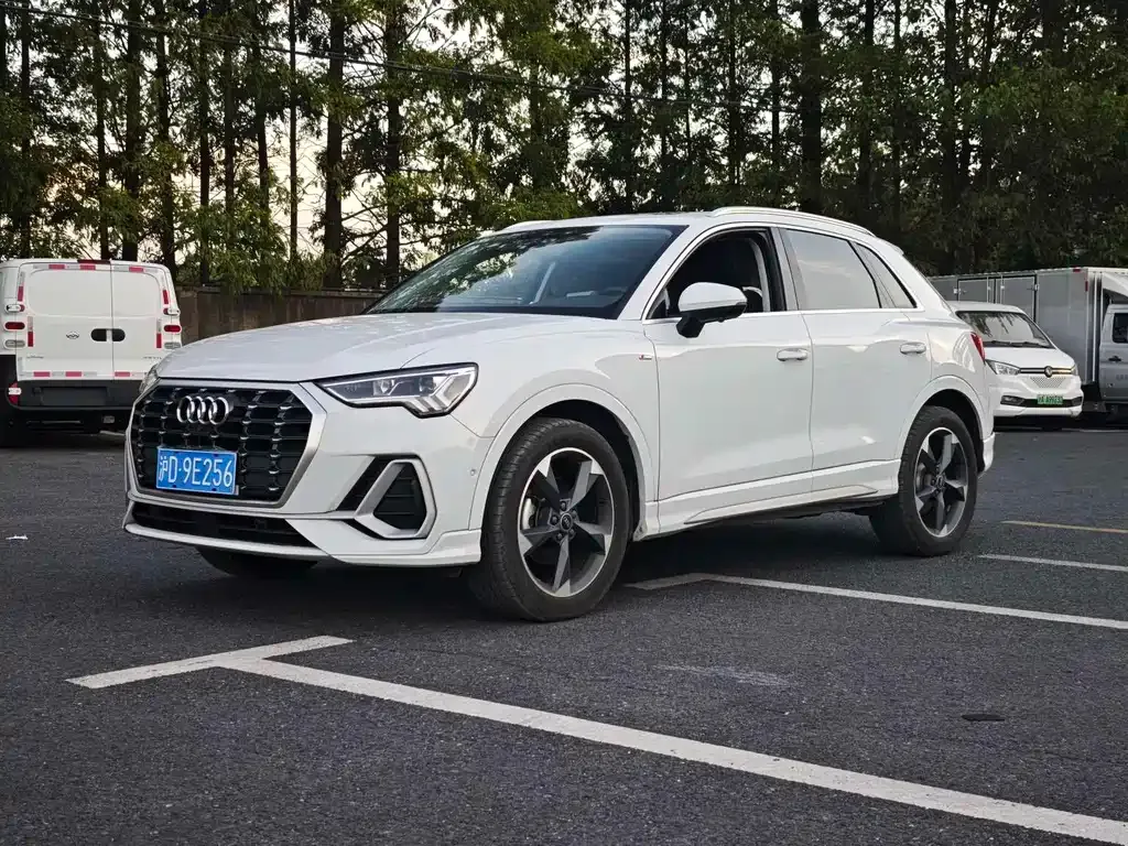 Audi Q3 — фото 1