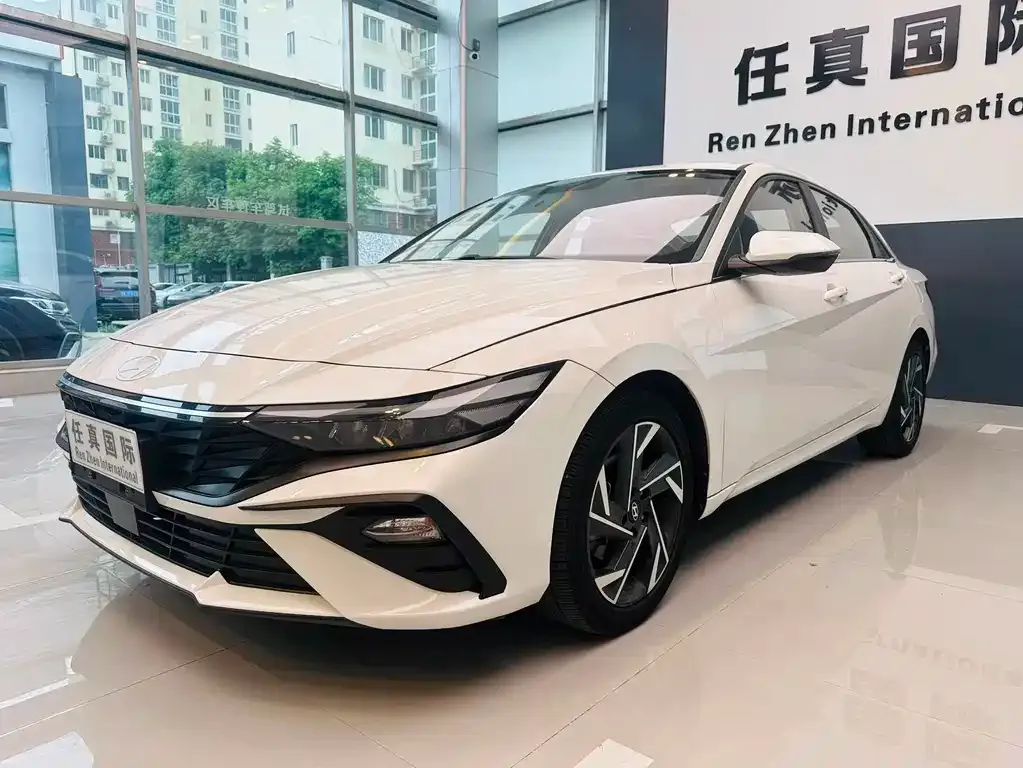 Hyundai Elantra — фото 3