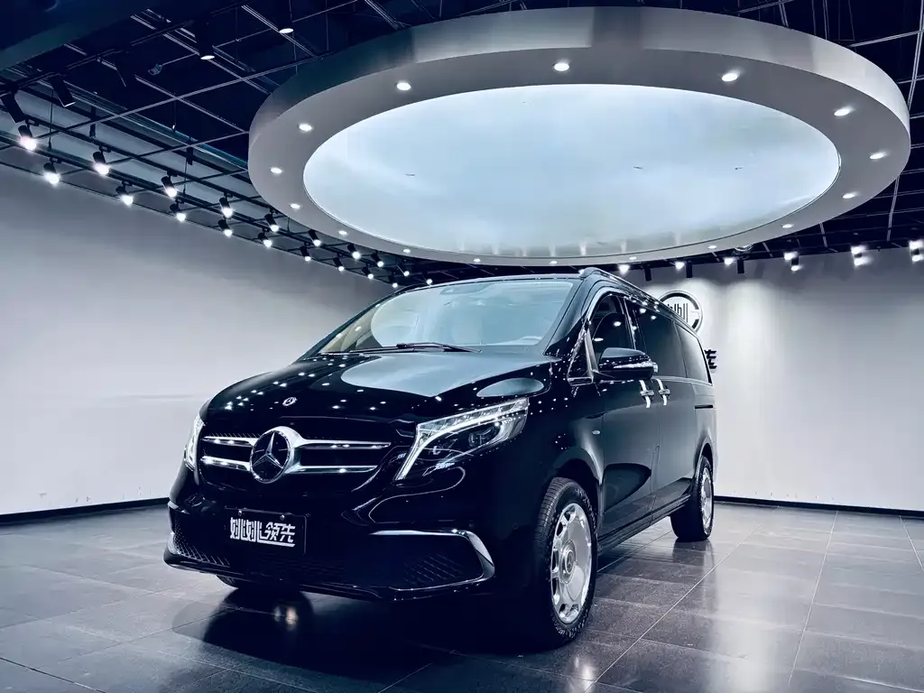 Mercedes-Benz V-Class — фото 1