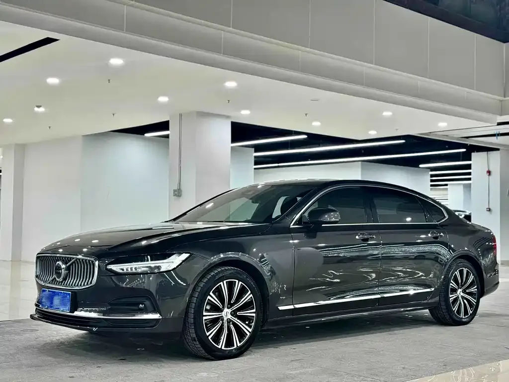 Volvo S90 — фото 1