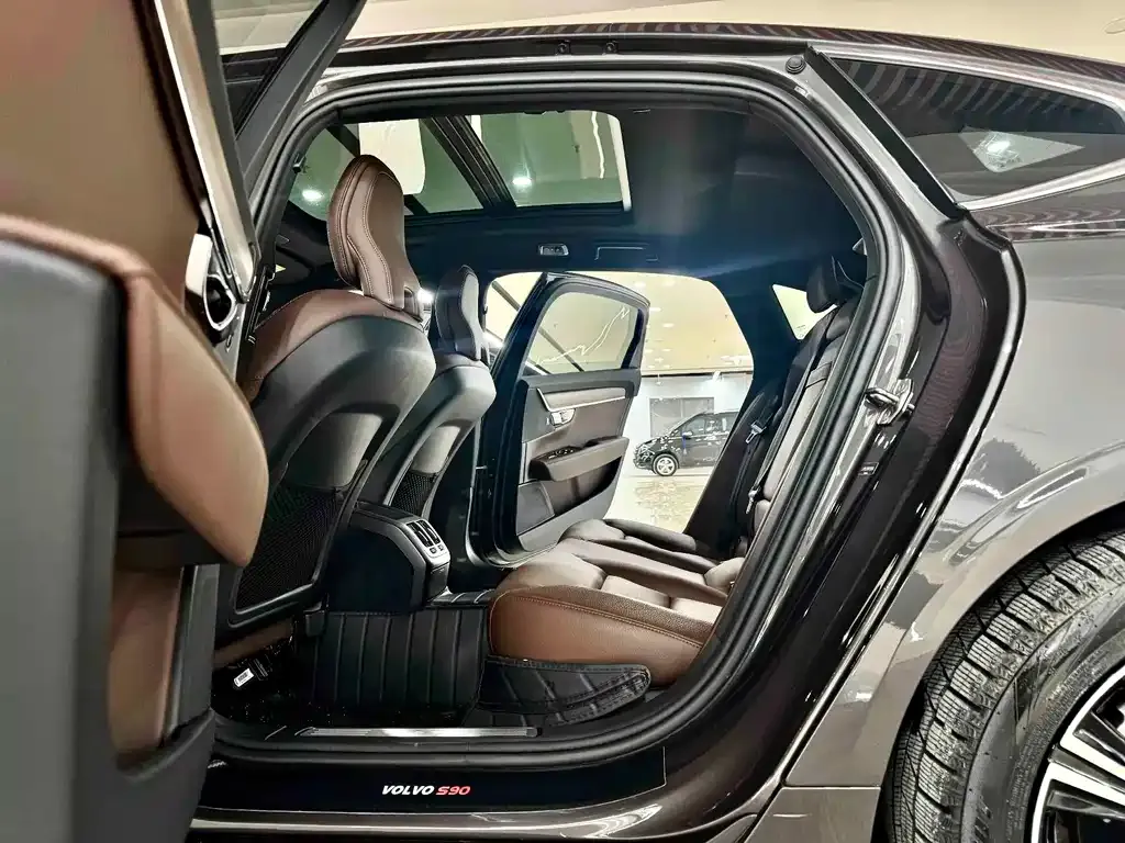 Volvo S90 — фото 4