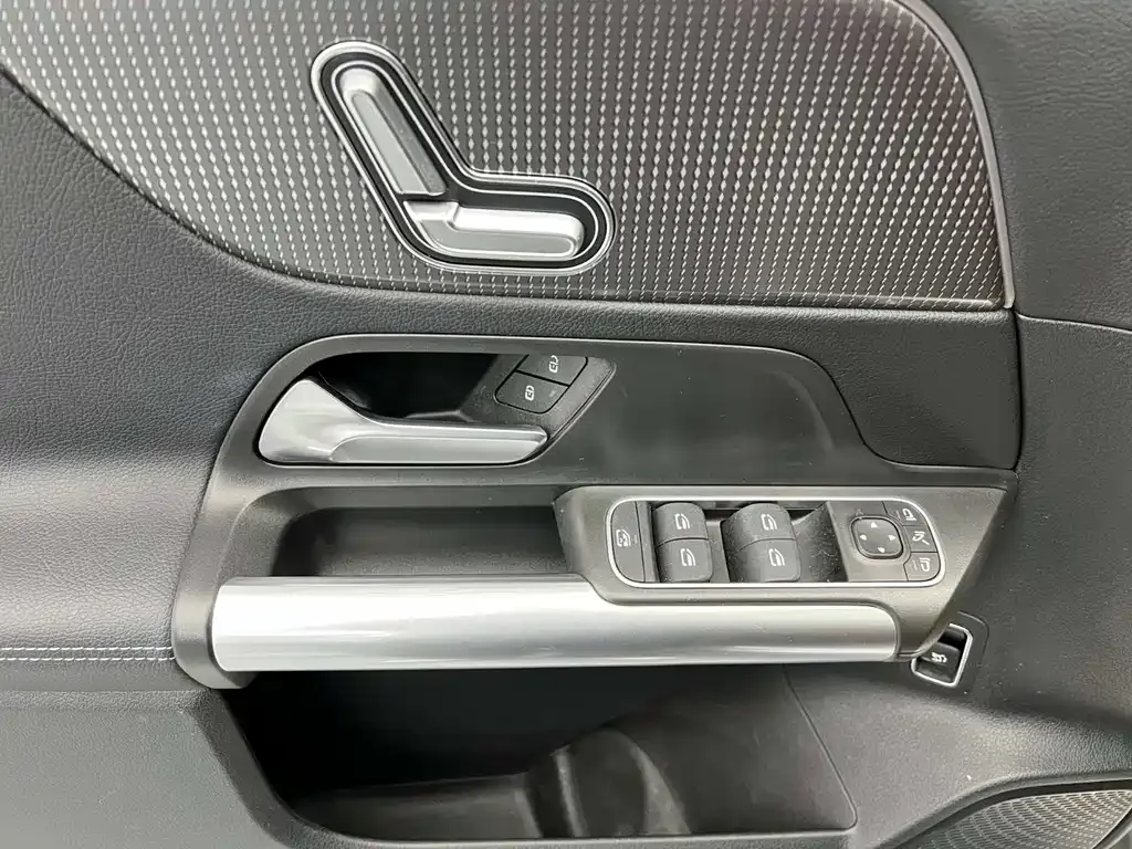 Mercedes-Benz GLA — фото 8