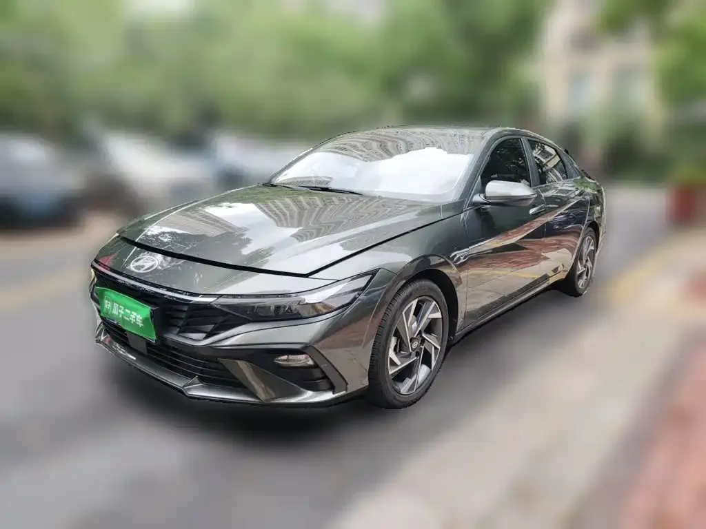 Hyundai Elantra — фото 1