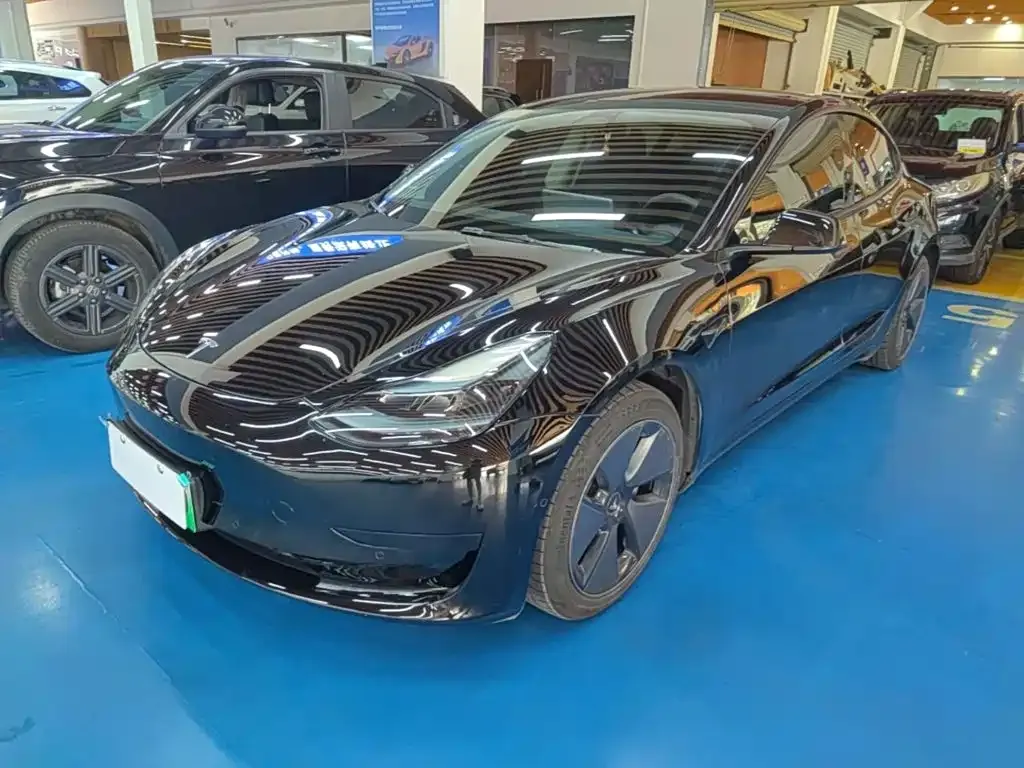 Tesla Model 3 — фото 1