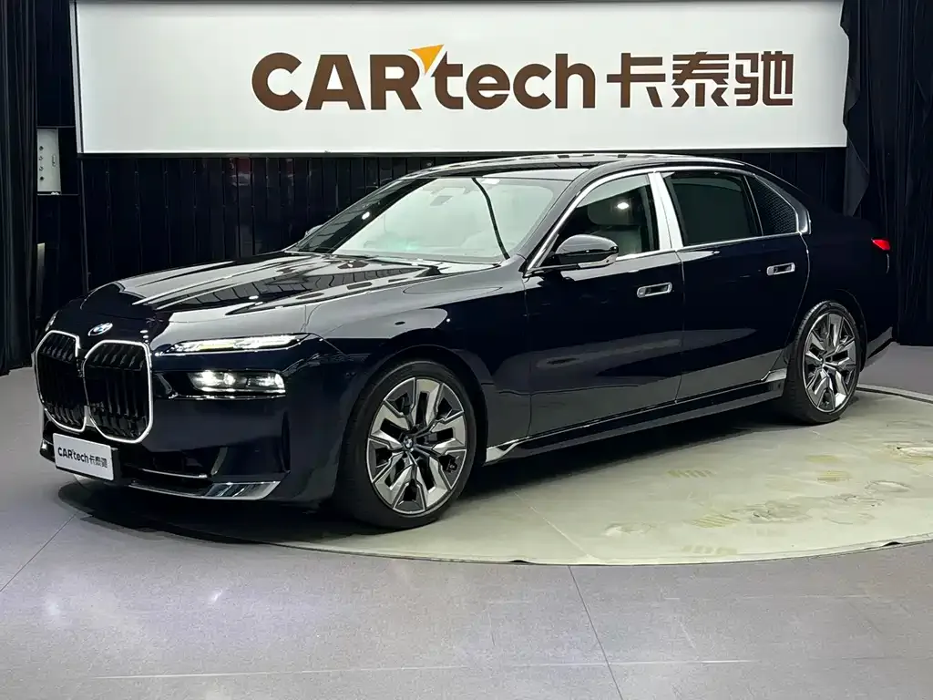 BMW 7 Series — фото 1
