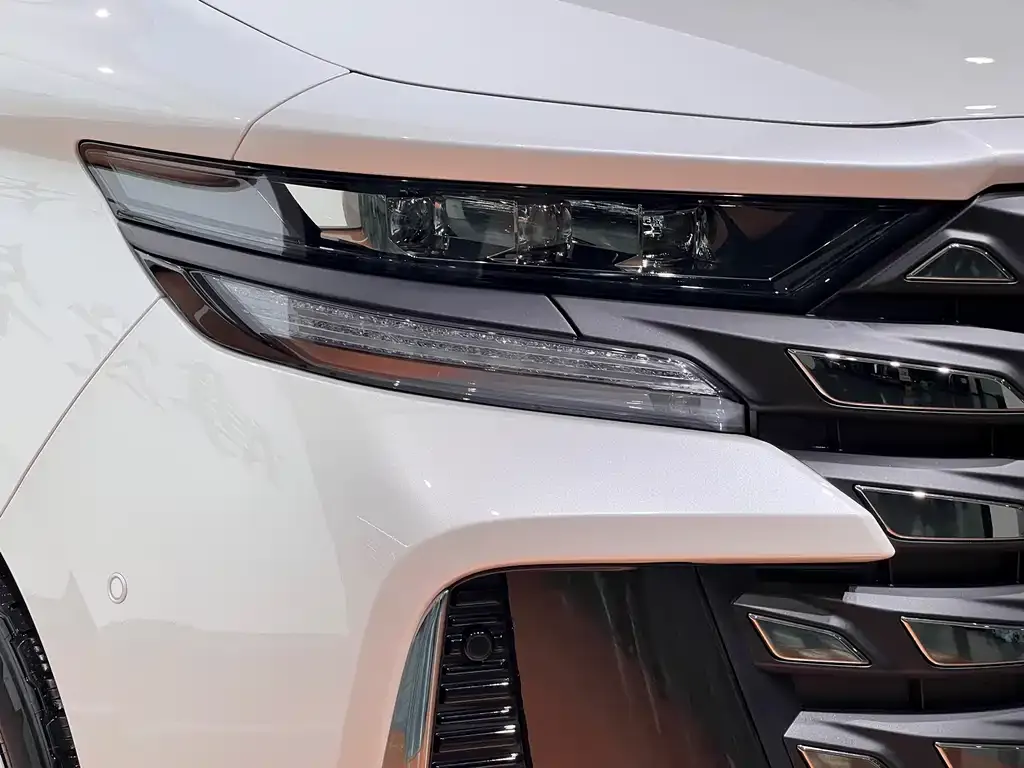 Toyota Vellfire — фото 2