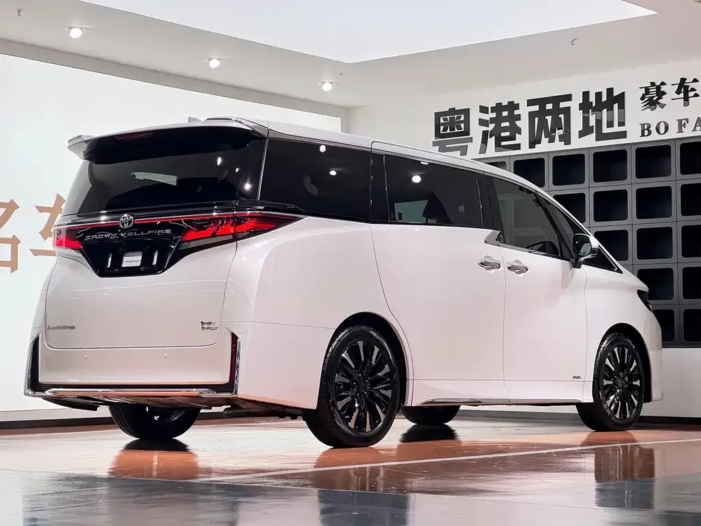 Toyota Vellfire — фото 10