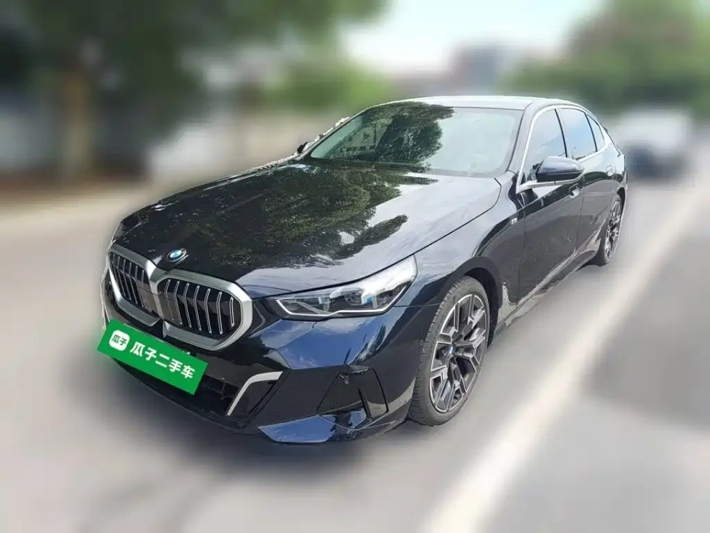 BMW 5 Series — фото 1