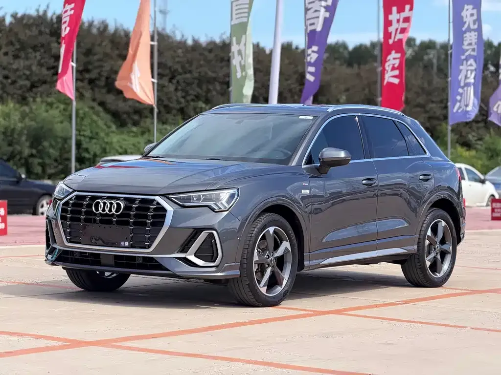 Audi Q3 — фото 1
