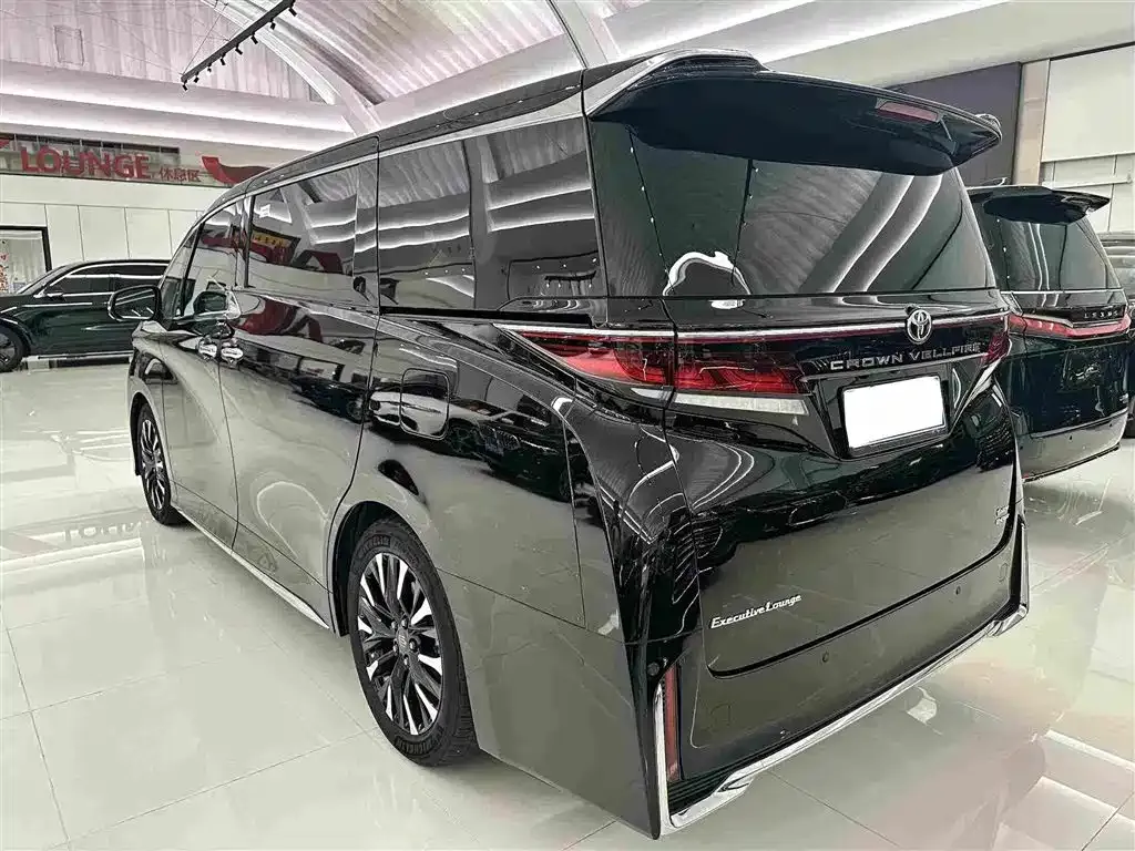 Toyota Vellfire — фото 4