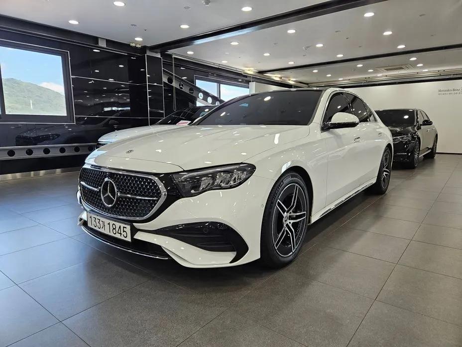 Mercedes-Benz E-Class — фото 1