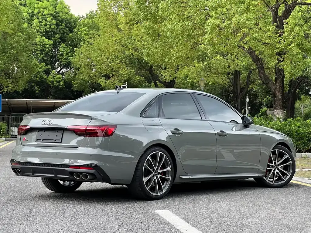 Audi S4 — фото 9