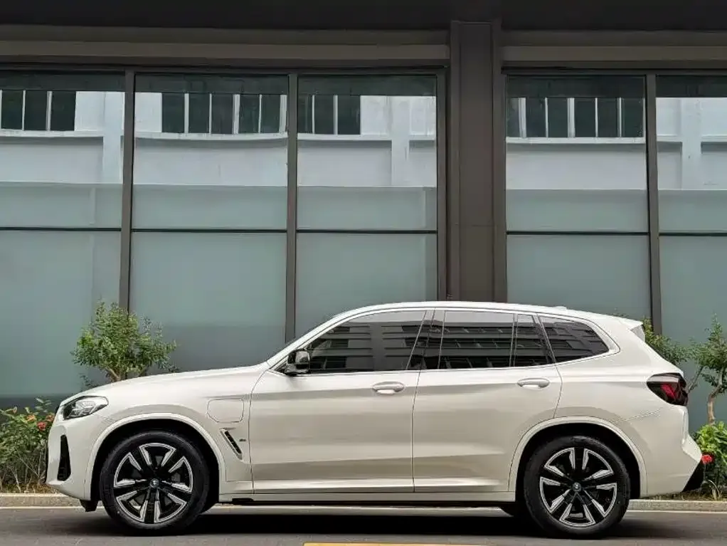 BMW iX3 — фото 2