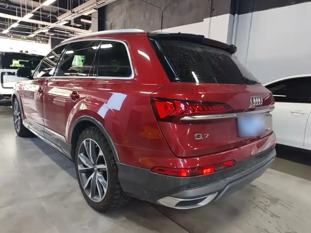 Audi Q7 — фото 10