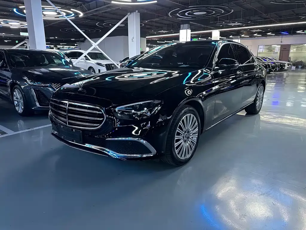 Mercedes-Benz E-Class — фото 1