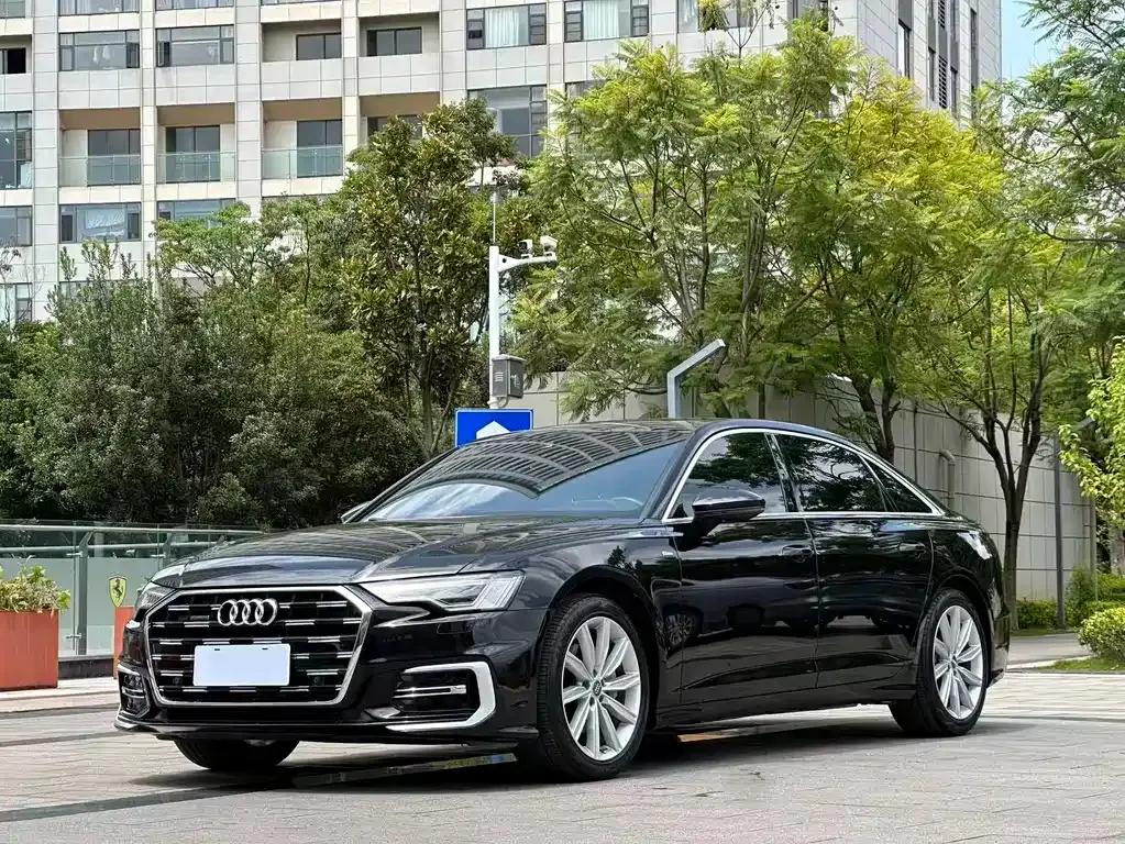 Audi A6L — фото 1