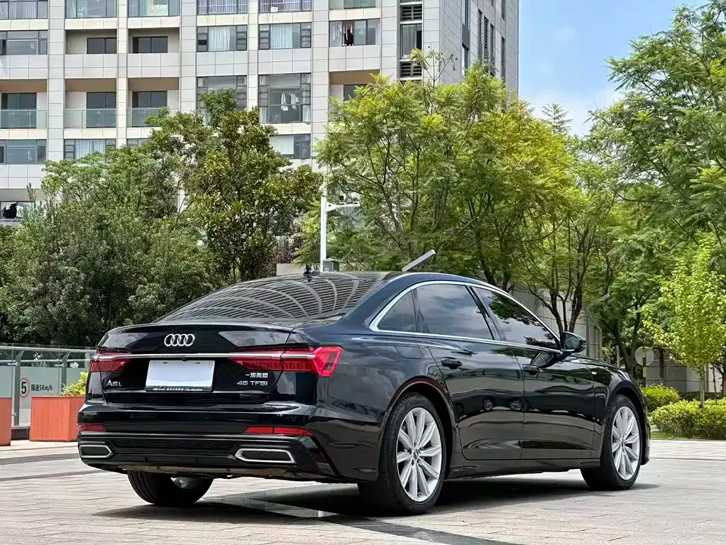 Audi A6L — фото 8