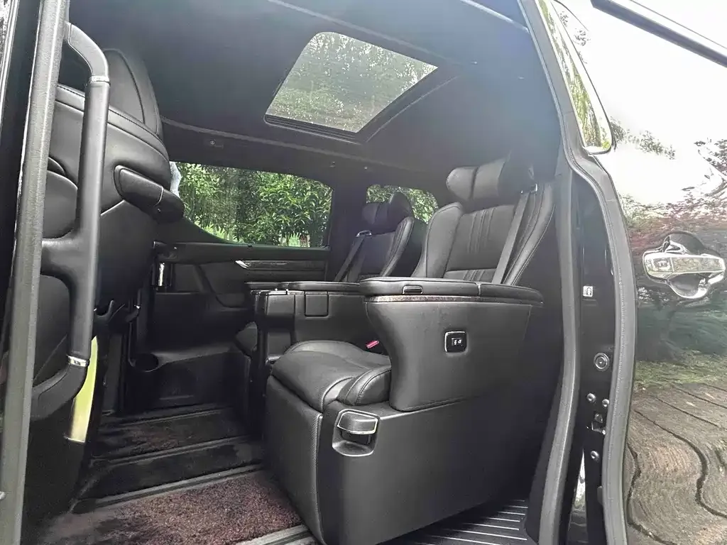 Toyota Vellfire — фото 3