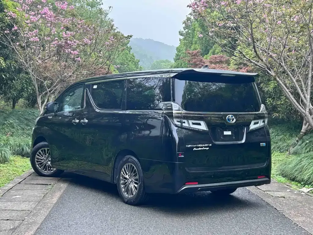 Toyota Vellfire — фото 8