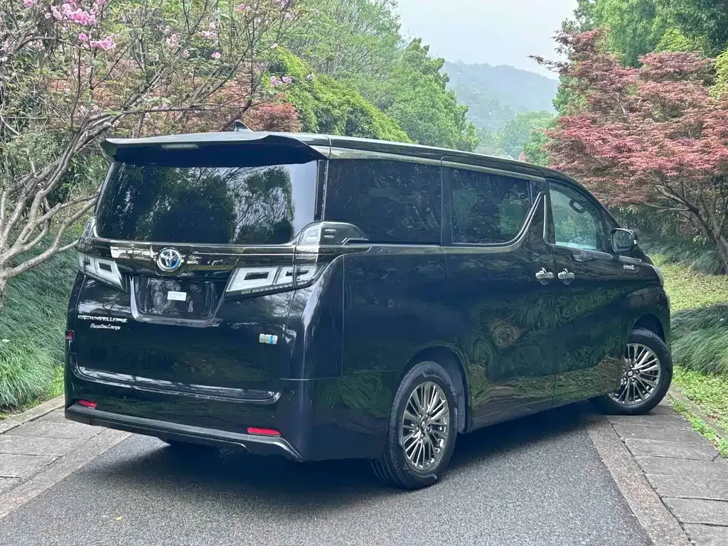 Toyota Vellfire — фото 5