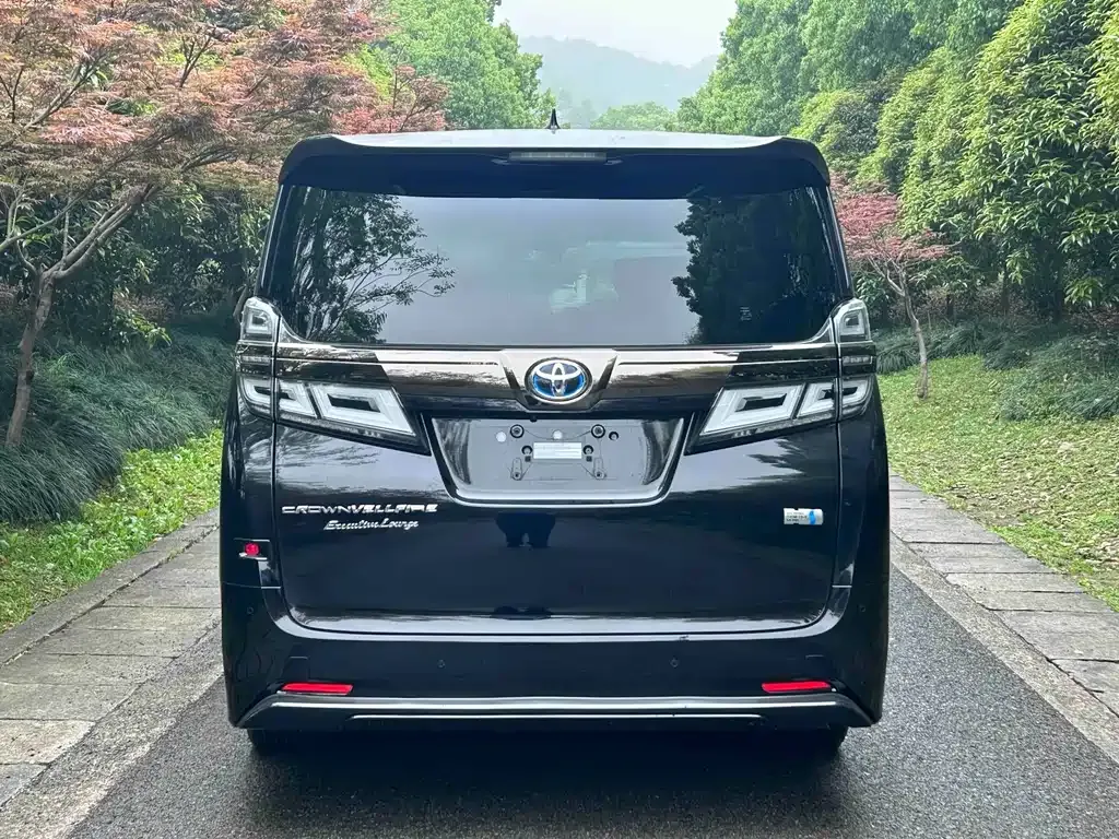 Toyota Vellfire — фото 9