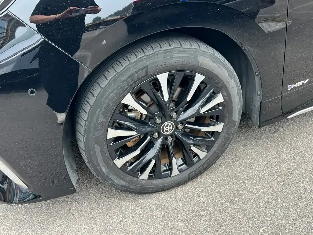 Toyota Alphard — фото 10